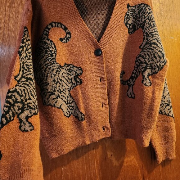 Cacti & Camo Doe and Rae Easy Tiger Sweater Medium - Picture 4 of 8
